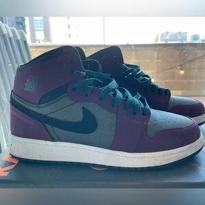 JORDAN 1 RETRO HIGH MULBERRY (GS)